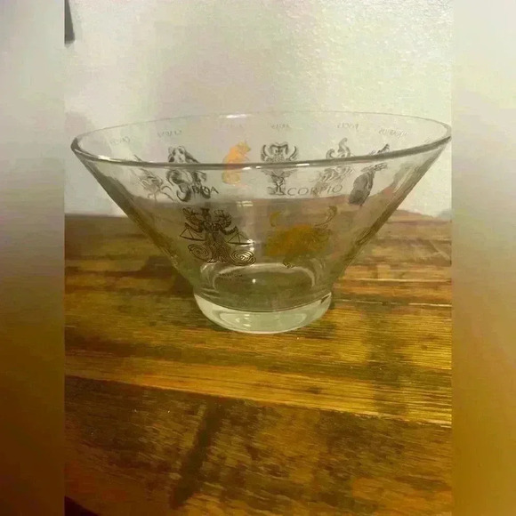 VTG 1950’s Anchor Hocking Zodiac Clear Glass Salad Bowl W/ Black And Gold Signs - Picture 1 of 7